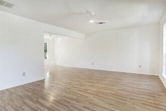 12022 Cherie Dr in Austin, TX - Building Photo - Building Photo