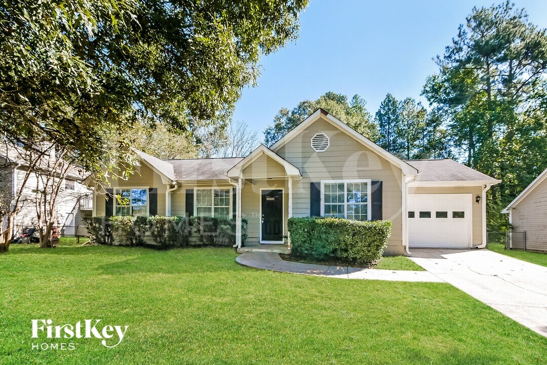 10366 Candlelight Rd in Jonesboro, GA - Building Photo