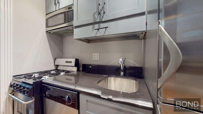 416 E 13th St in New York, NY - Building Photo - Building Photo