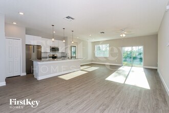 1654 Cogan Dr in Palm Bay, FL - Foto de edificio - Building Photo