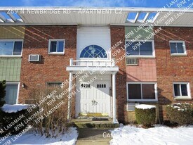 269 N Newbridge Rd in Levittown, NY - Building Photo