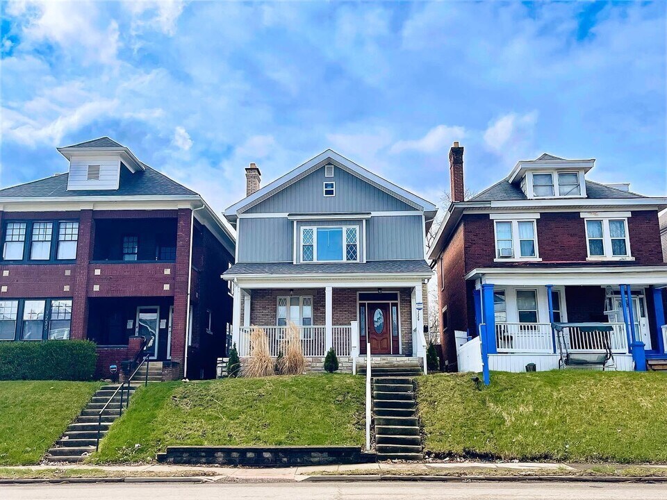 1229 E Livingston Ave in Columbus, OH - Building Photo