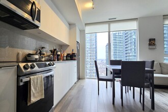 357 King St W in Toronto, ON - Building Photo - Building Photo