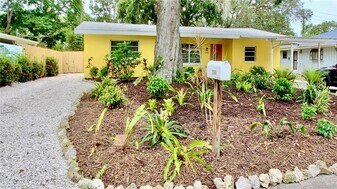 3266 Jolson Dr in Sarasota, FL - Building Photo