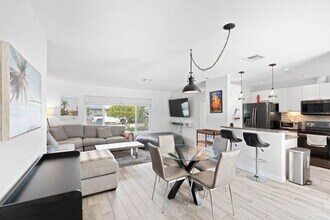 226 SW 13th Ave in Boynton Beach, FL - Building Photo - Building Photo