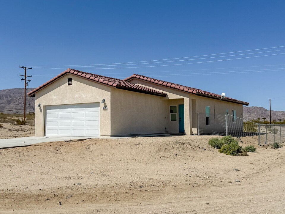 6944 Woodward Ave in Twentynine Palms, CA - Building Photo