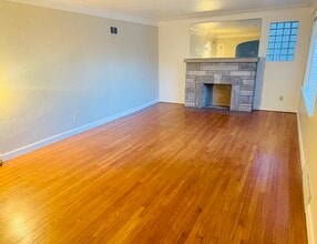 630 N Florissant Rd in St. Louis, MO - Foto de edificio - Building Photo