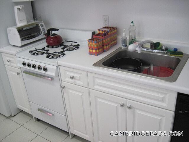 24 Chauncy St, Unit 18 in Cambridge, MA - Foto de edificio - Building Photo