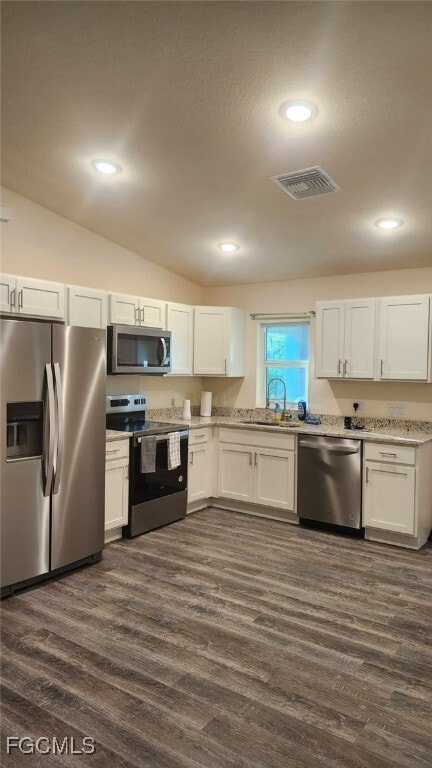 575 Oakshire Ln in Lehigh Acres, FL - Building Photo - Building Photo