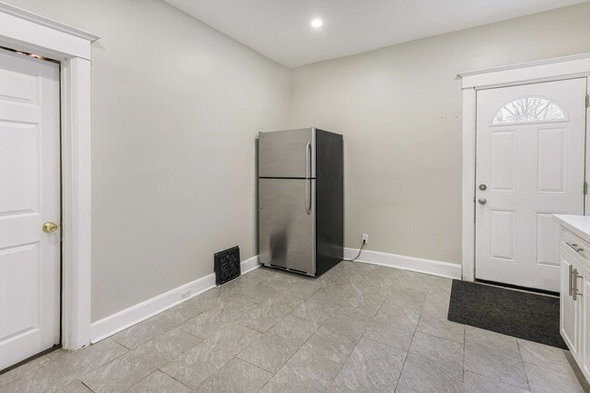 24 Holton Av S in Hamilton, ON - Building Photo - Building Photo