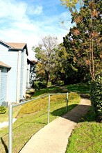 Windwood Apartments in Austin, TX - Foto de edificio - Building Photo