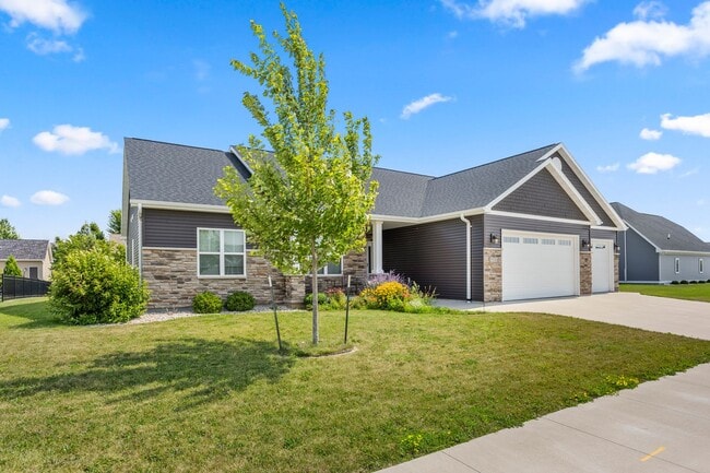 5550 N Amethyst Dr in Appleton, WI - Building Photo - Building Photo