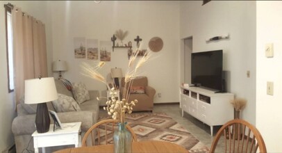 1334 Spring Village Dr in Ontario, OH - Foto de edificio - Building Photo