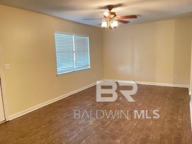 83 Mayfair Ln in Loxley, AL - Foto de edificio - Building Photo