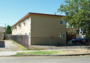 4616 E Mono St in Fresno, CA - Building Photo - Building Photo