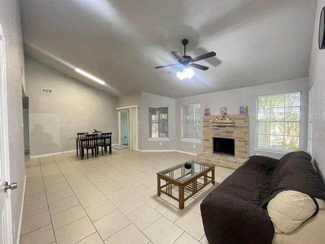 14227 Clear Forest Dr in Sugar Land, TX - Building Photo - Building Photo