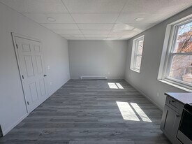 25 E 4th St, Unit apt#1 in Bethlehem, PA - Building Photo