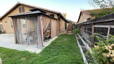 5927 E Burns Ave in Fresno, CA - Building Photo - Building Photo