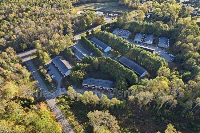 120 W 52 Bypass in Pilot Mountain, NC - Building Photo - Building Photo