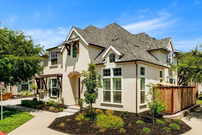 property at 1256 Lavande Dr