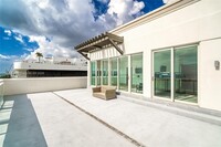 9499 Collins Ave, Unit PH-01 in Surfside, FL - Foto de edificio - Building Photo