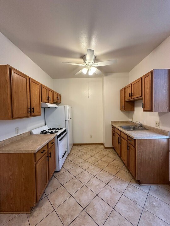 302 E Hadley St in Milwaukee, WI - Building Photo