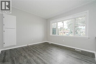 16 Huntington Ave in Hamilton, ON - Building Photo - Building Photo