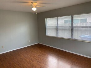 6912 40th Ave N in St. Petersburg, FL - Foto de edificio - Building Photo