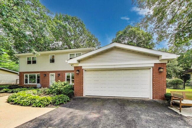 317 E Forest Ln in Palatine, IL - Building Photo - Building Photo