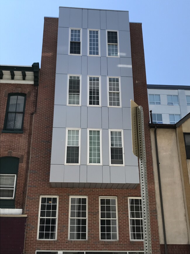 116 N 9th St, Unit 2F in Philadelphia, PA - Building Photo - Building Photo