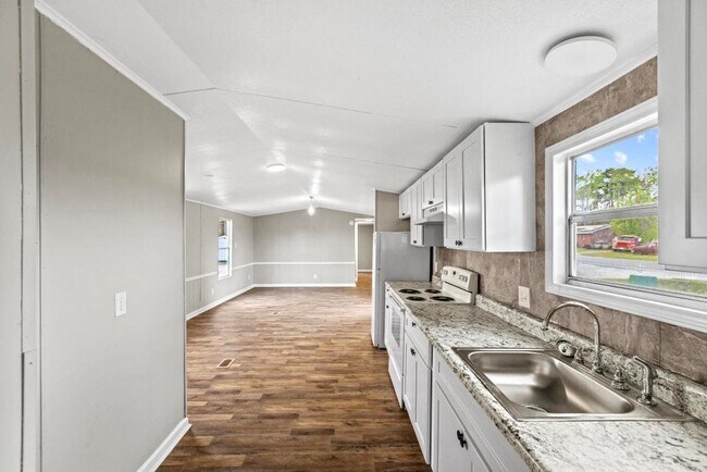 3765 Burgaw Hwy in Jacksonville, NC - Building Photo - Building Photo