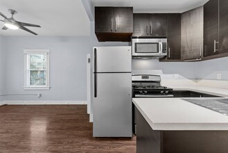 138 Elm Ave, Unit 14 in Long Beach, CA - Building Photo - Building Photo