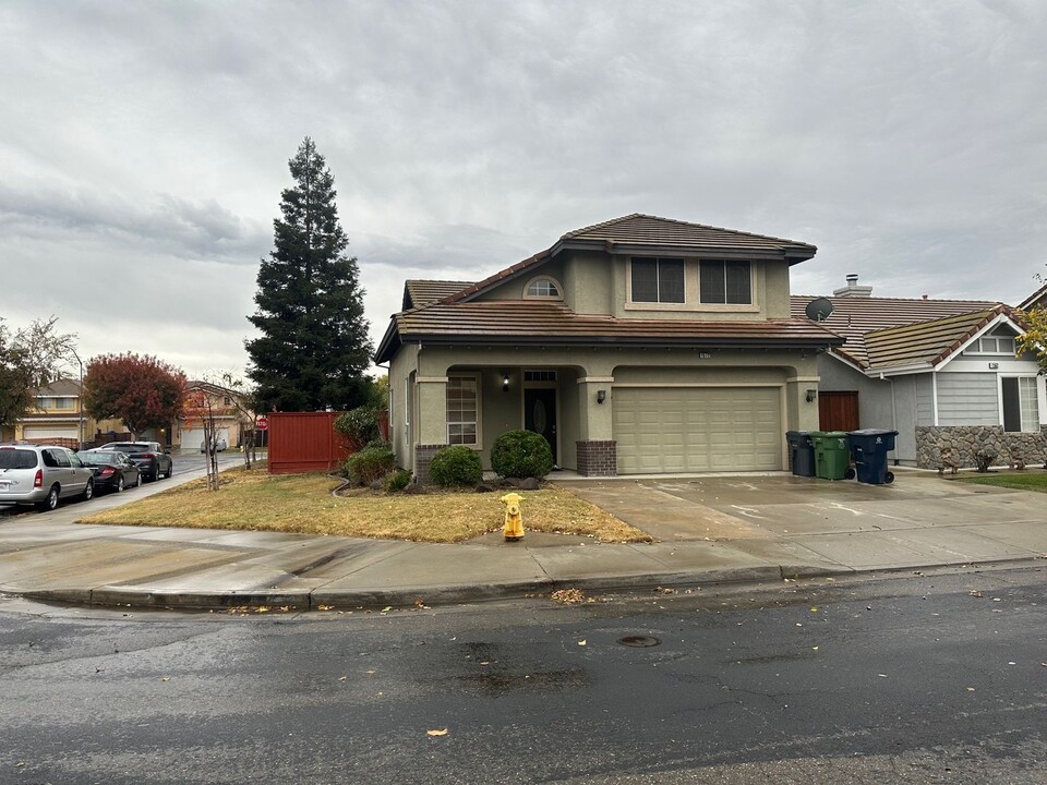 1572 Shadowood Ct in Tracy, CA - Building Photo