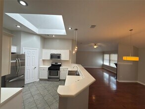 8005 Nairn Dr in Austin, TX - Building Photo - Building Photo