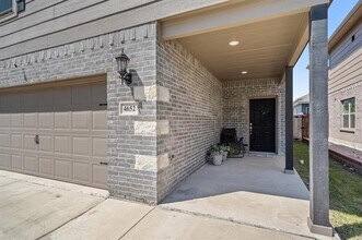 4652 Raleigh Dalton Rd in Dallas, TX - Foto de edificio - Building Photo