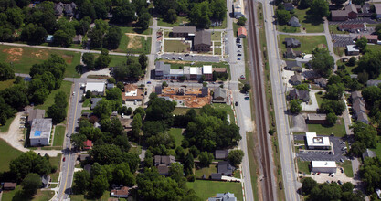 5302 Railroad Ave in Flowery Branch, GA - Foto de edificio - Building Photo