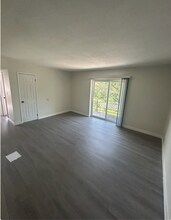 9932 E 36th St S, Unit 2 in Independence, MO - Building Photo - Building Photo