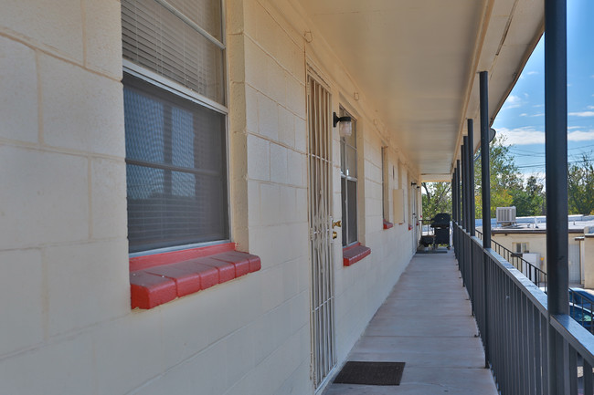 San Jose Apartments in El Paso, TX - Foto de edificio - Building Photo