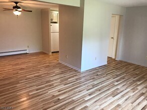 819 Cricket Ln in Woodbridge Township, NJ - Building Photo - Building Photo