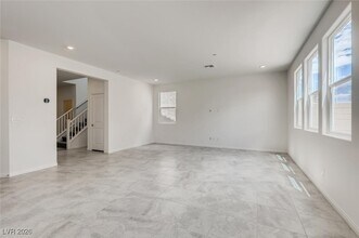 8379 Lagunilla Ave in Las Vegas, NV - Building Photo - Building Photo