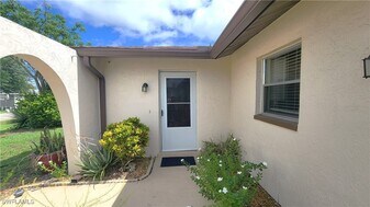 4615 SE 4th Pl in Cape Coral, FL - Building Photo