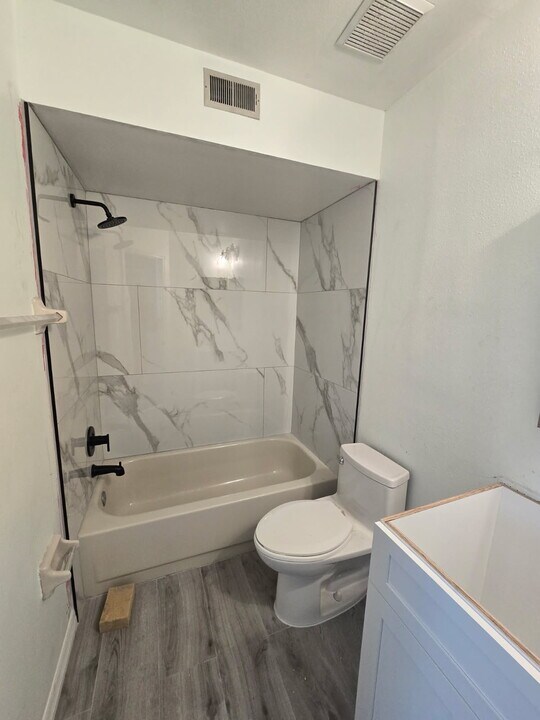 11309 Stratton Park Dr in Temple Terrace, FL - Building Photo
