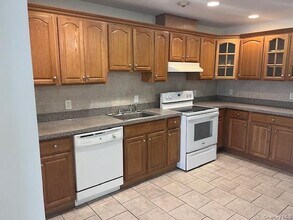 388 W Montauk Hwy in Lindenhurst, NY - Building Photo - Building Photo