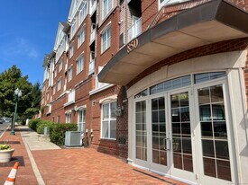 850 E Main St in Stamford, CT - Building Photo