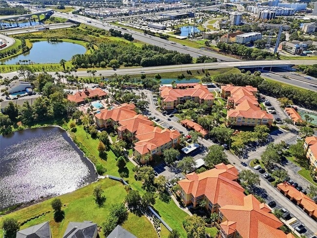 5447 Vineland Rd, Unit 1205 in Orlando, FL - Building Photo - Building Photo