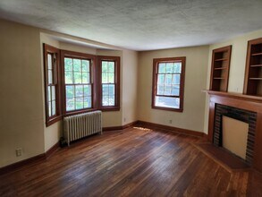 743 Storrs Rd in Mansfield, CT - Building Photo - Building Photo