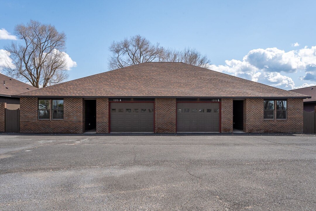 1331 Rd F .2 NE-Unit -1331B in Moses Lake, WA - Building Photo