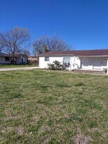 204-206 Dewald St, Unit 206 in Copperas Cove, TX - Building Photo
