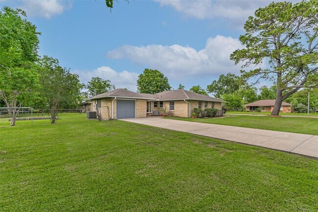 10414 Woodwind Dr in Houston, TX - Building Photo - Building Photo