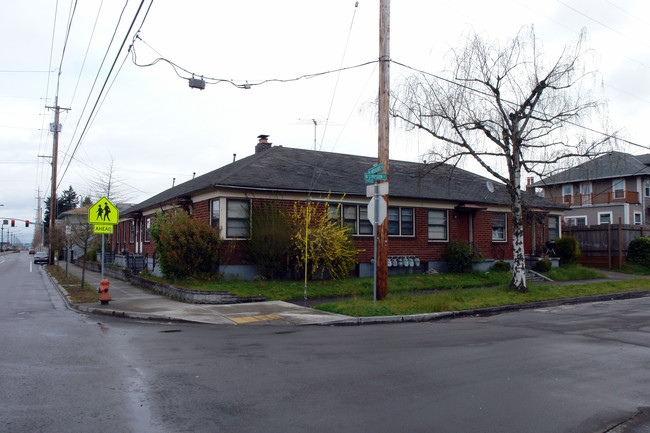 5902-5920 N Interstate Ave in Portland, OR - Building Photo - Building Photo